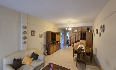 VENTA DÚPLEX 4 AMBIENTES EN CARAPACHAY