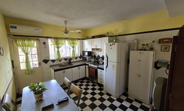 VENTA DÚPLEX 4 AMBIENTES EN CARAPACHAY