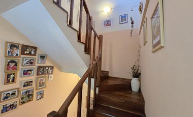 VENTA DÚPLEX 4 AMBIENTES EN CARAPACHAY