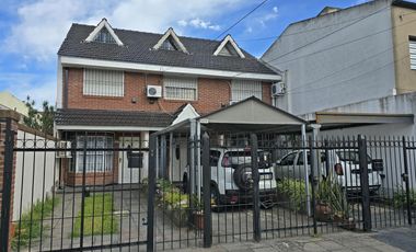 VENTA DÚPLEX 4 AMBIENTES EN CARAPACHAY