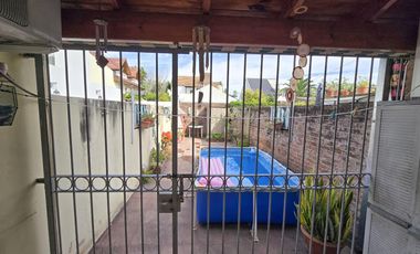 VENTA DÚPLEX 4 AMBIENTES EN CARAPACHAY
