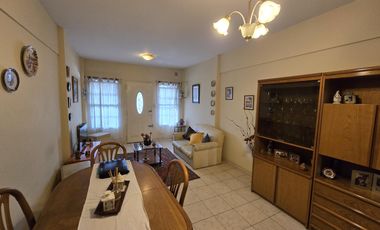 VENTA DÚPLEX 4 AMBIENTES EN CARAPACHAY