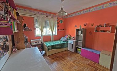 VENTA DÚPLEX 4 AMBIENTES EN CARAPACHAY
