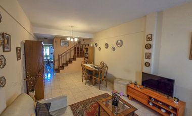 VENTA DÚPLEX 4 AMBIENTES EN CARAPACHAY