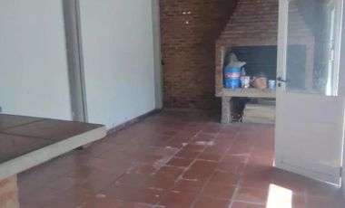 Casas en venta  - 8 dormitorios 3 baños - 260mts2 - Adrogue