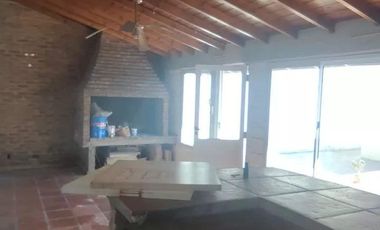 Casas en venta  - 8 dormitorios 3 baños - 260mts2 - Adrogue