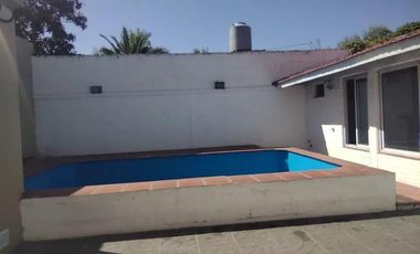 Casas en venta  - 8 dormitorios 3 baños - 260mts2 - Adrogue