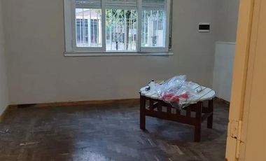 Casas en venta  - 8 dormitorios 3 baños - 260mts2 - Adrogue