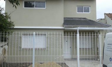 Casas en venta  - 8 dormitorios 3 baños - 260mts2 - Adrogue