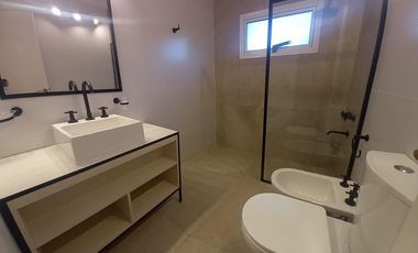 Cod 422 Alquiler Semana Santa Excelente!! totalmente renovada 1 cuadra del mar.