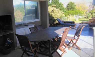 Cod 422 Alquiler Semana Santa Excelente!! totalmente renovada 1 cuadra del mar.