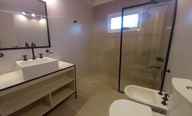 Cod 422 Alquiler Semana Santa Excelente!! totalmente renovada 1 cuadra del mar.
