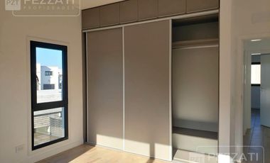 Casa en  venta en Barrio Privado Rumenco Joven. 3 dormitorios (1 suite) . Garage doble. Jardin