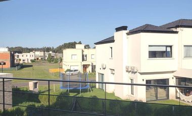 Casa en  venta en Barrio Privado Rumenco Joven. 3 dormitorios (1 suite) . Garage doble. Jardin