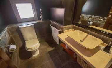 Casa de 5 ambientes con dependencia de servicio en venta, en Martínez.