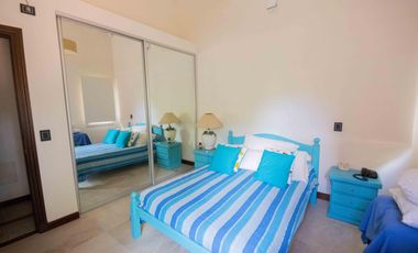 Casa de 5 ambientes con dependencia de servicio en venta, en Martínez.
