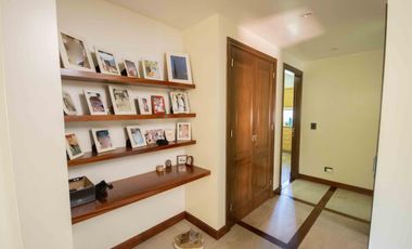 Casa de 5 ambientes con dependencia de servicio en venta, en Martínez.