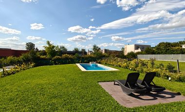 Casa con pileta en Santa Elena - Pilar del Este