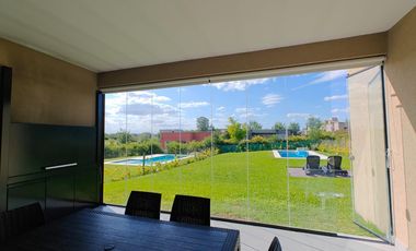 Casa con pileta en Santa Elena - Pilar del Este