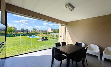 Casa con pileta en Santa Elena - Pilar del Este