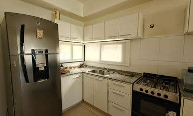 Casa con pileta en Santa Elena - Pilar del Este