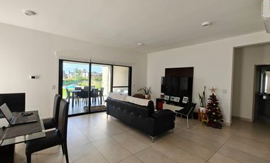 Casa con pileta en Santa Elena - Pilar del Este