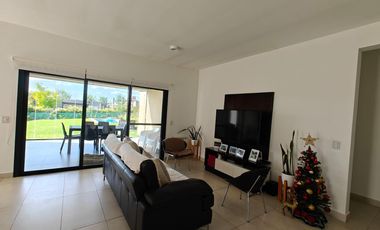 Casa con pileta en Santa Elena - Pilar del Este