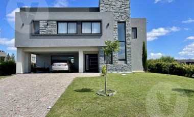 Casa en venta - Barrio Santa Inés, Canning