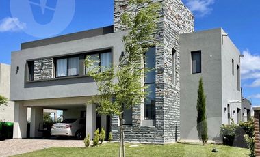 Casa en venta - Barrio Santa Inés, Canning