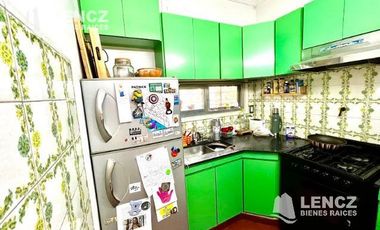 OPORTUNIDAD! VENTA CASA ( APTA CREDITO) - C/GARAGE Y PATIO A 3 CUADRAS DE LA PLAZA DE LA CRUZ!!