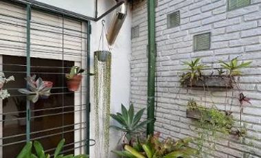 OPORTUNIDAD! VENTA CASA ( APTA CREDITO) - C/GARAGE Y PATIO A 3 CUADRAS DE LA PLAZA DE LA CRUZ!!