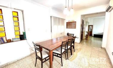 OPORTUNIDAD! VENTA CASA ( APTA CREDITO) - C/GARAGE Y PATIO A 3 CUADRAS DE LA PLAZA DE LA CRUZ!!