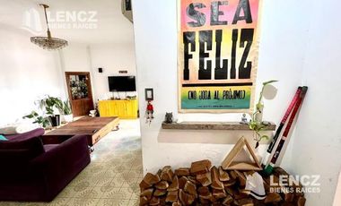 OPORTUNIDAD! VENTA CASA ( APTA CREDITO) - C/GARAGE Y PATIO A 3 CUADRAS DE LA PLAZA DE LA CRUZ!!