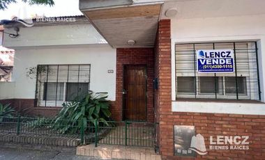 OPORTUNIDAD! VENTA CASA ( APTA CREDITO) - C/GARAGE Y PATIO A 3 CUADRAS DE LA PLAZA DE LA CRUZ!!
