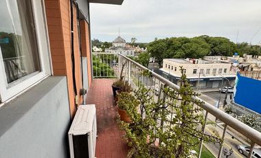 Departamento en Venta en el centro de Campana 3 ambientes con Balcón al frente