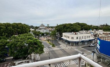 Departamento en Venta en el centro de Campana 3 ambientes con Balcón al frente