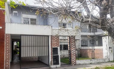 Casa Multifamiliar o Dos casas independientes - Lanus
