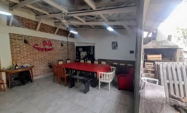 Casa Multifamiliar o Dos casas independientes - Lanus