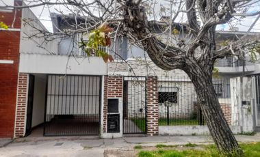 Casa Multifamiliar o Dos casas independientes - Lanus