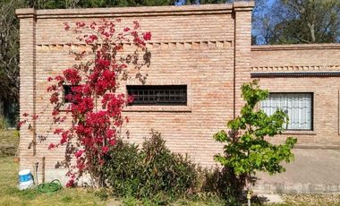 Casa en venta - 3 Dormitorios 3 Baños - 1510mts2 - La Plata