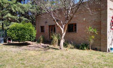 Casa en venta - 3 Dormitorios 3 Baños - 1510mts2 - La Plata