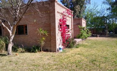 Casa en venta - 3 Dormitorios 3 Baños - 1510mts2 - La Plata