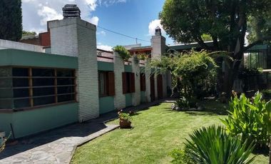 Venta Permuta Importante Residencia 6 Ambientes Magnifica Arquitectura