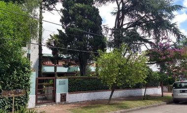 Venta Permuta Importante Residencia 6 Ambientes Magnifica Arquitectura