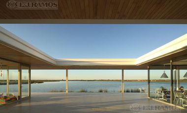 Hermosa casa estilo francés en Muelles, Puertos del Lago