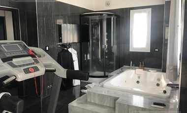 Hermosa casa estilo francés en Muelles, Puertos del Lago