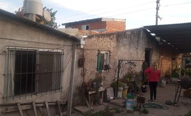Casa en venta - 5 Dormitorios 3 Baños - 230mts2 - Longchamps