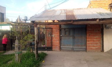 Casa en venta - 5 Dormitorios 3 Baños - 230mts2 - Longchamps