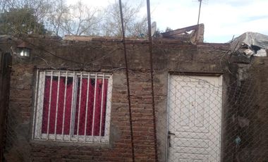 Casa en venta - 5 Dormitorios 3 Baños - 230mts2 - Longchamps