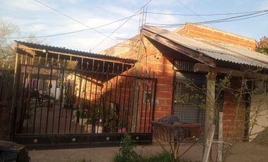Casa en venta - 5 Dormitorios 3 Baños - 230mts2 - Longchamps